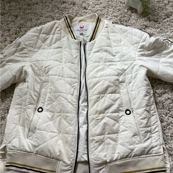 Onlinyete Cream quilted bomber jacket with gold and navy details - Picture 3 of 8